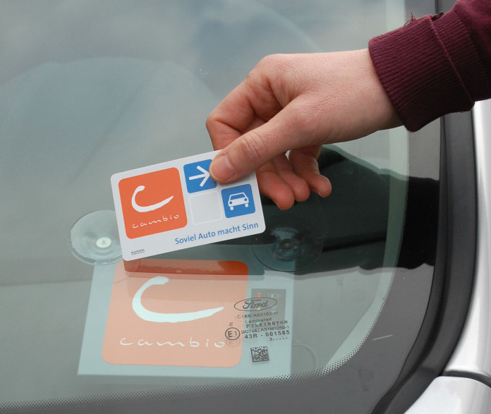 Fahrzeuge mit Bordcomputer werden mit der Cambio-Card geöffnet