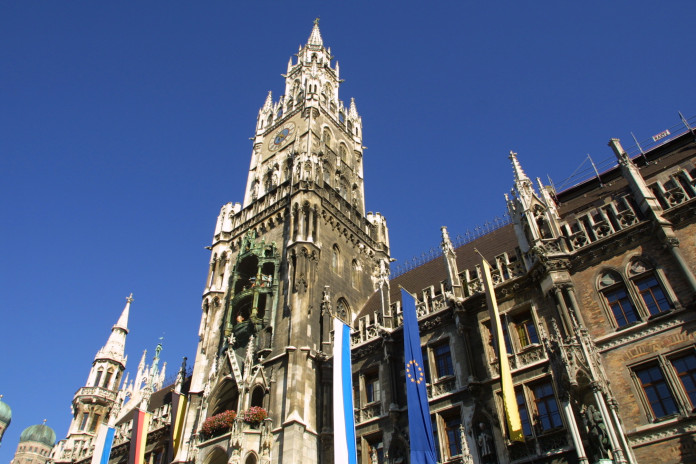 Der Rathausturm in München